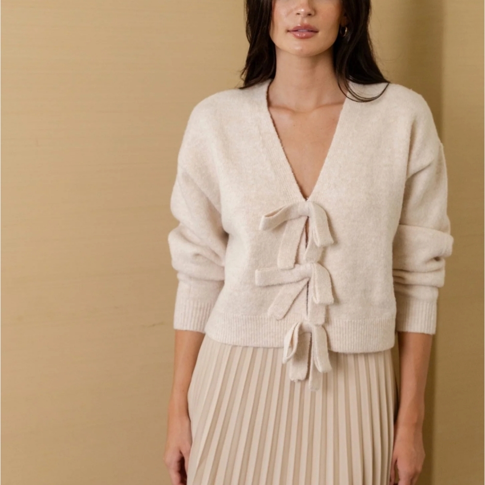 Mable Oatmeal Ribbon Bow Tie Front or Back Sweater Size Medium